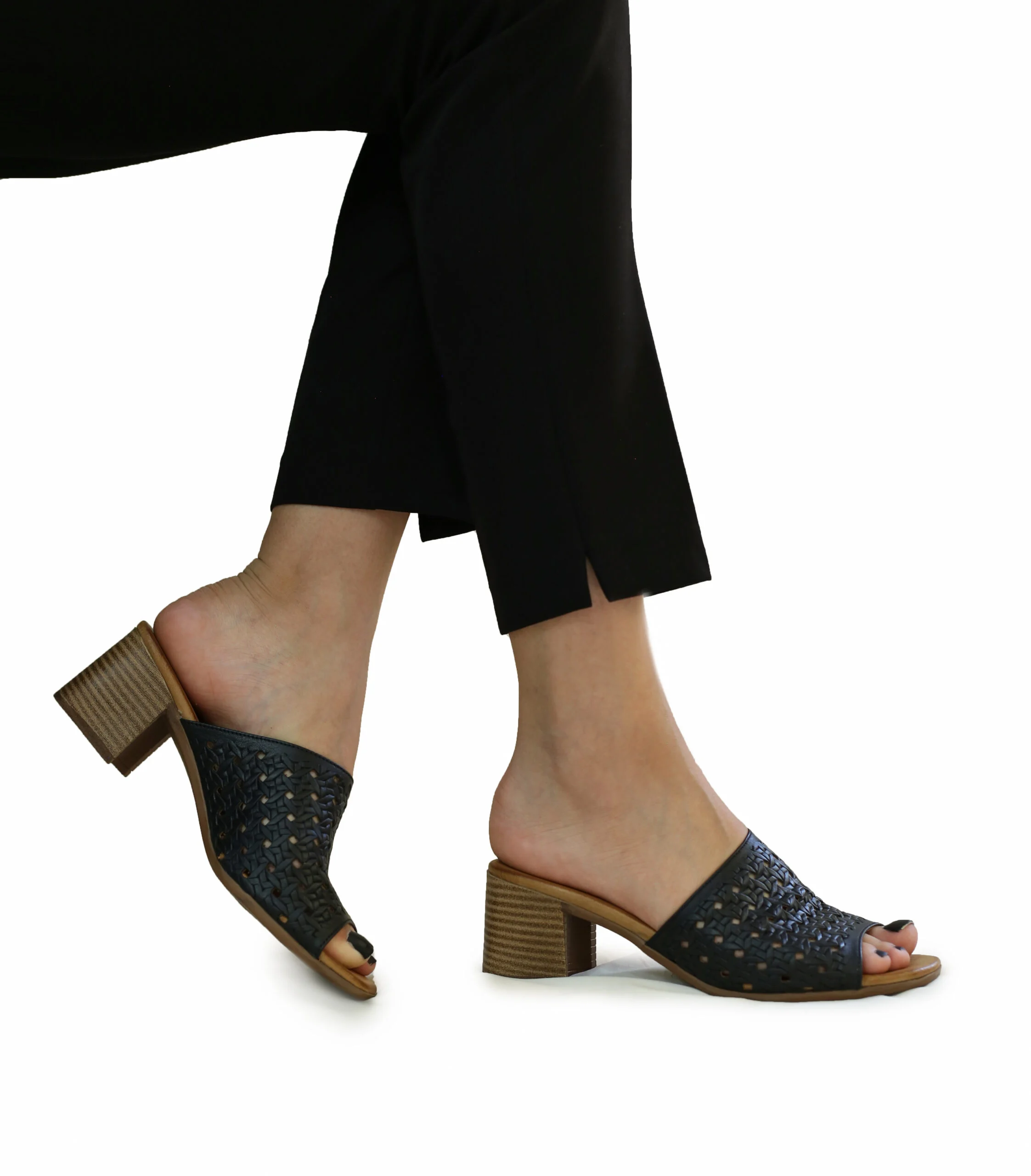 صندل زنانه چرمی پاشنه 5سانت